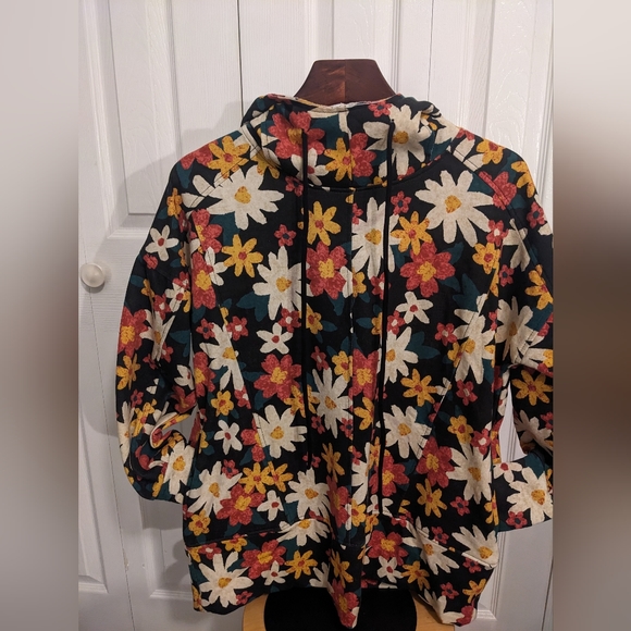 NWT Lularoe Reagan Floral Design Size Small - Picture 2 of 8